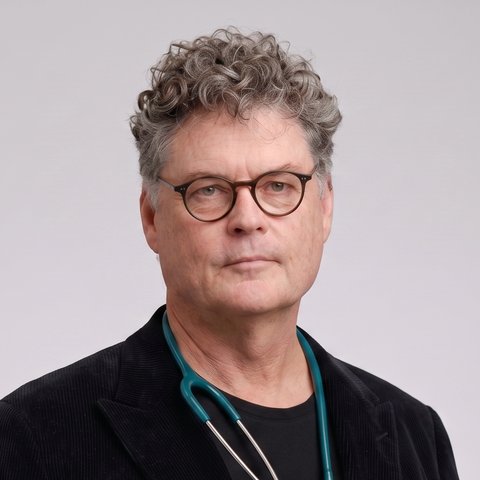 Dr Bruce Willett
