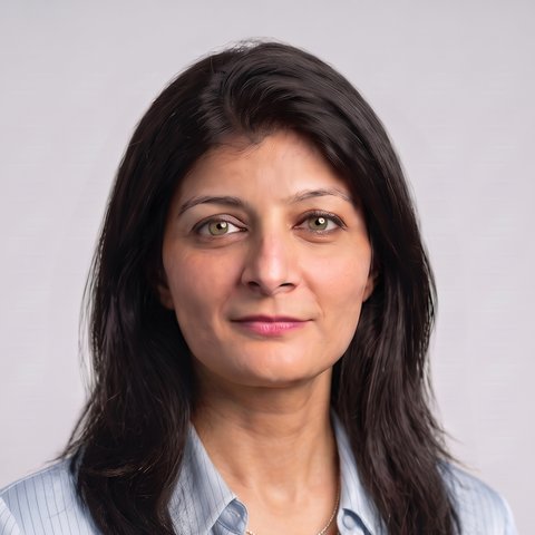 Dr Nadia Rauf